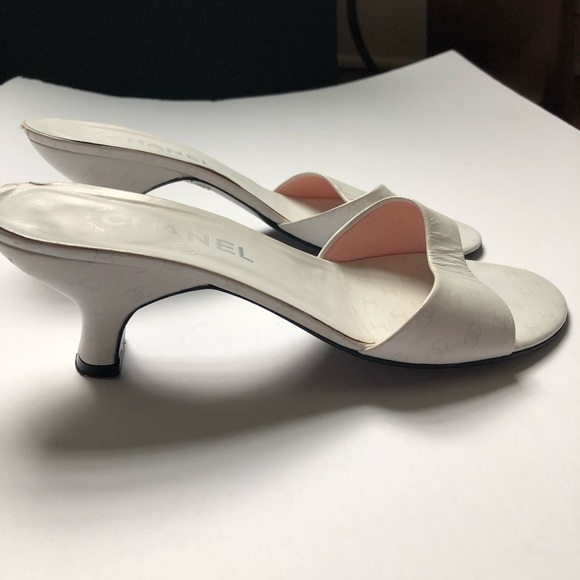 ✨RARE✨ Chanel White Monogram Kitten Heels - Picture 8 of 8
